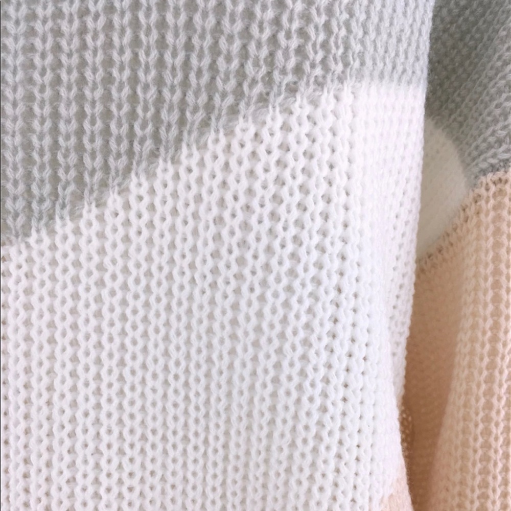 GRACEY’S // Color Block Oversized Pullover Sweater - Picture 6 of 8
